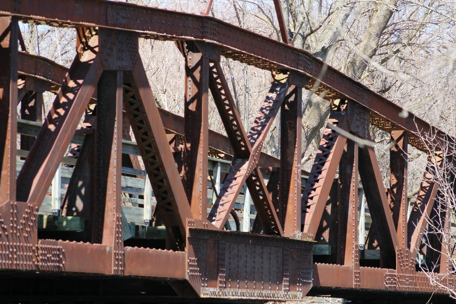 Center of swing span
